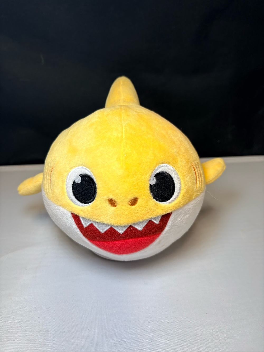 Baby Shark Musical Moving Toy Works! WowWee Pinkfong Baby Shark Official Song
